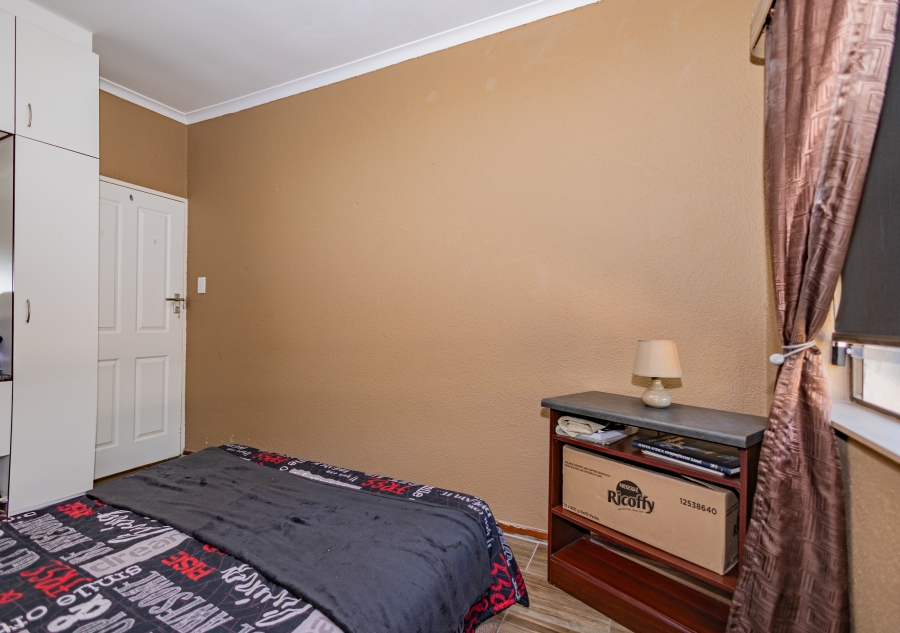 5 Bedroom Property for Sale in Peerless Park Western Cape